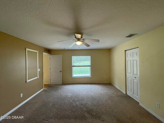 Building Photo - 232 Fountain Lake Blvd