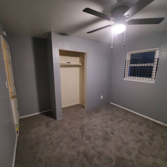 Building Photo - Charming 3-Bedroom Property in Prime Location