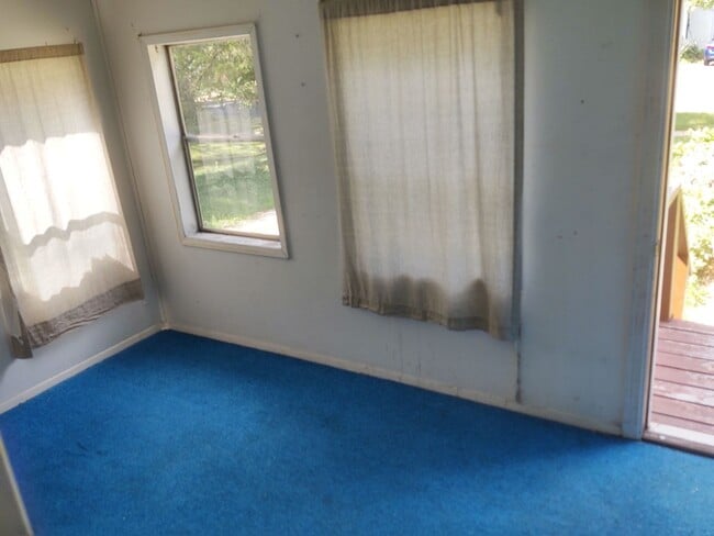 Building Photo - Great house with a big yard