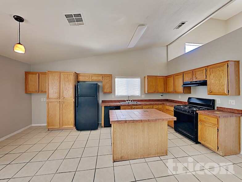 Building Photo - 6619 Clover Wood Ln