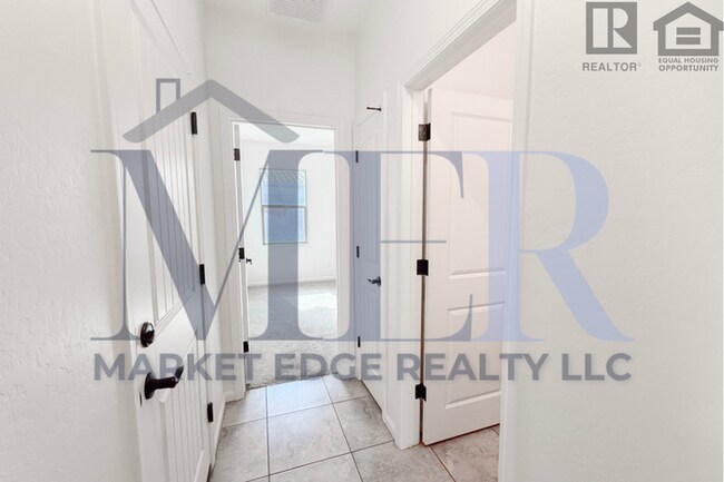 Building Photo - 3Bed/3Bath House in Buckeye! Ready for Immediate Move-In! -- Fenced-In Yard!!