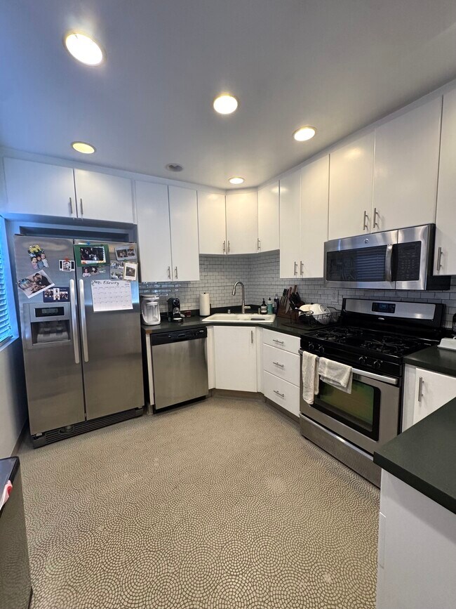 Kitchen - 33 Paloma Ave