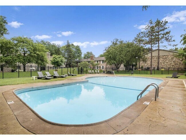 Building Photo - 4618 Cedar Lk Rd S