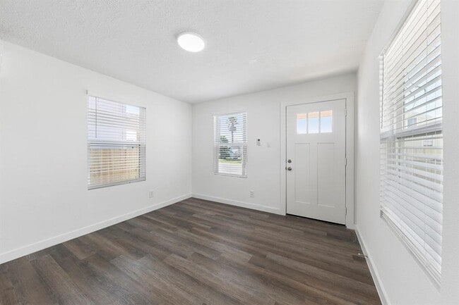 Building Photo - 3727 Winnie St