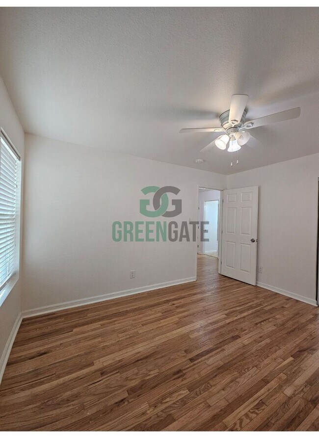 Building Photo - AVAILABLE NOW!! 3 Bedroom 2 Bath Home in Tracy!