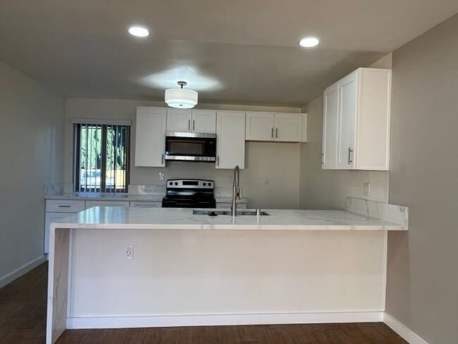 Building Photo - Remodeled 1 Bedroom Unit in the City of Orange