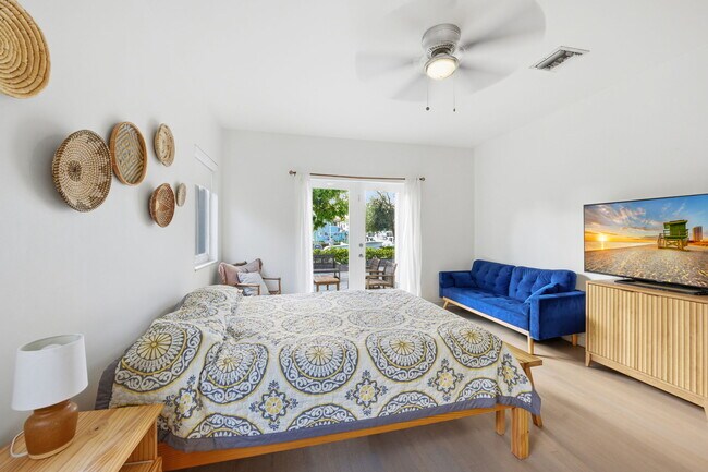 Building Photo - 950 S Shore Dr