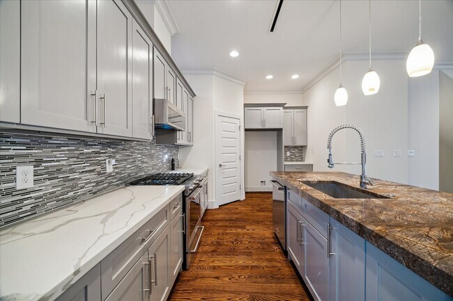 Building Photo - 4833 Chenevert St