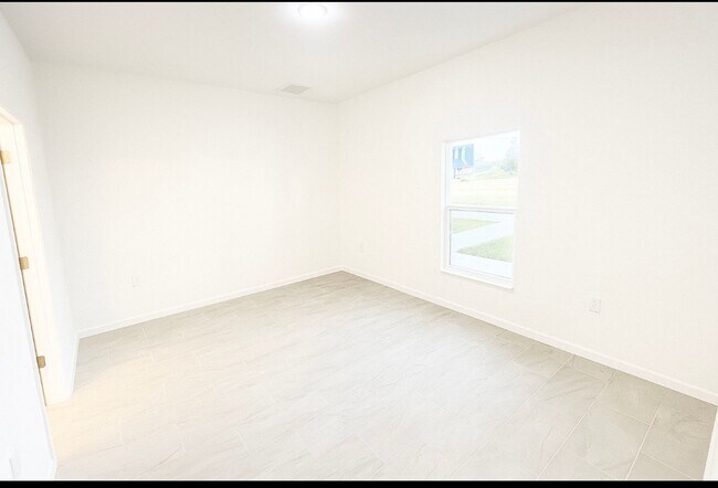 Building Photo - Brand New 3 Bed / 2 Bath Rental in Cape Coral – $1,950/M