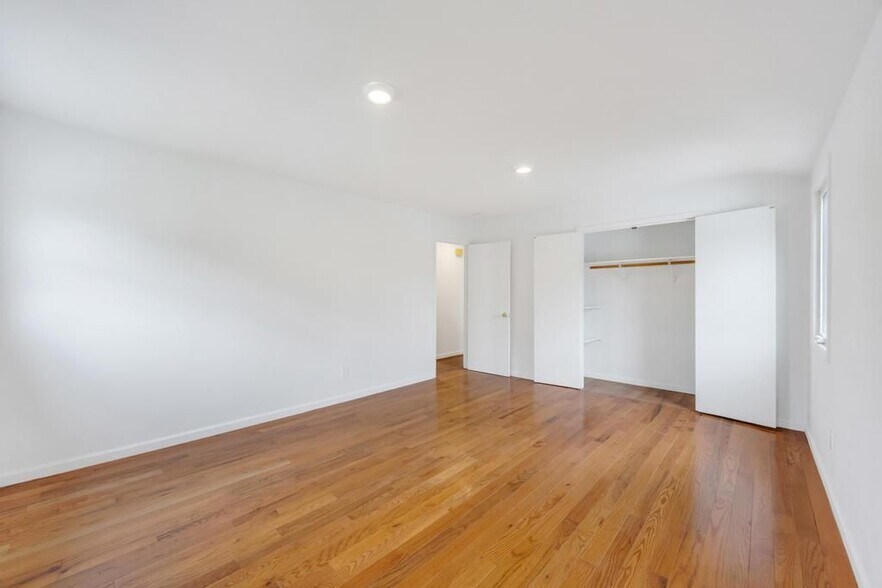 Building Photo - 405 Massapequa Ave