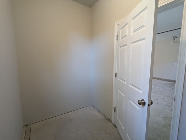 Building Photo - Nearly new 2 bedroom 1 bath detached ADU with a double-car garage and a private fenced backyard