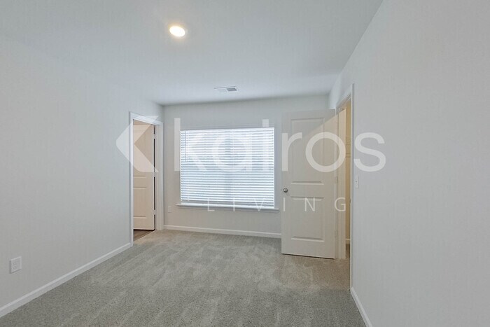 Building Photo - 2153 Banyon Cir