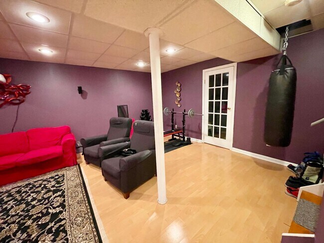 Building Photo - 102 Falcongate Dr