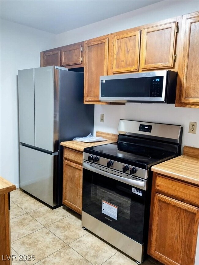 Building Photo - 1361 E University Ave.