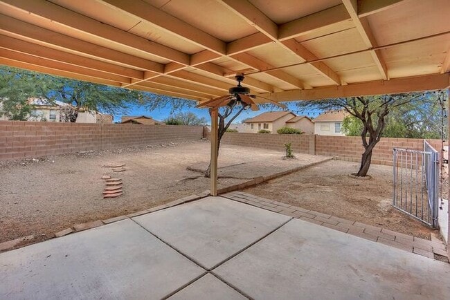 Building Photo - Pending/ Rented - Sunlit Serenity in Rita ...