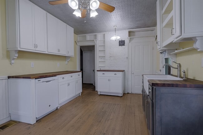 Building Photo - 329 Grayson St