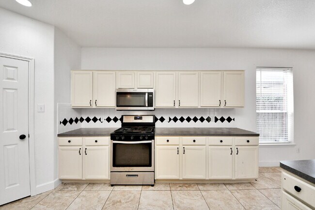 Building Photo - Spacious 4-Bedroom Home with Private Office & Room for Everyone!
