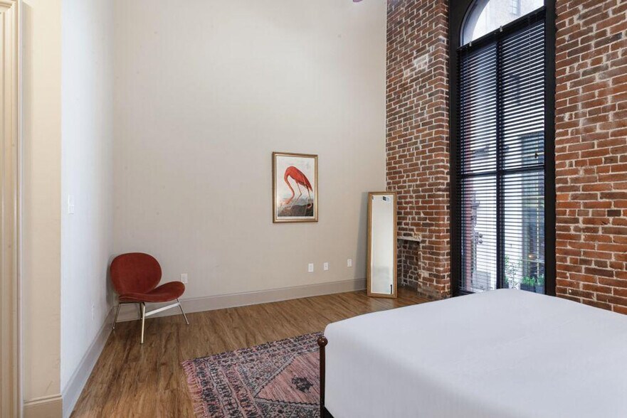 Building Photo - 30 Baronne St