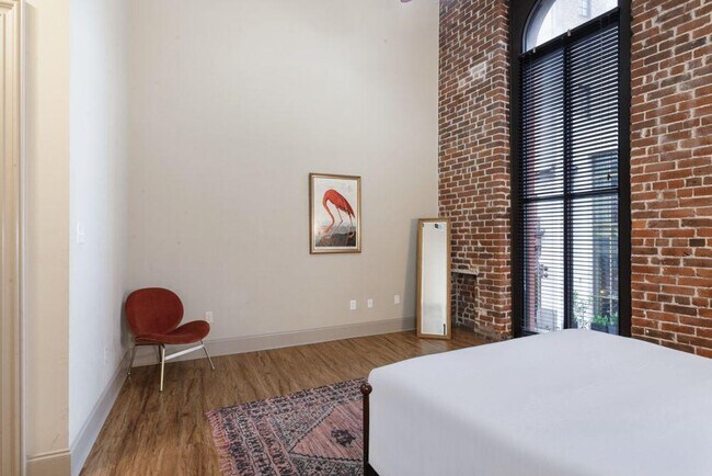 Building Photo - 30 Baronne St