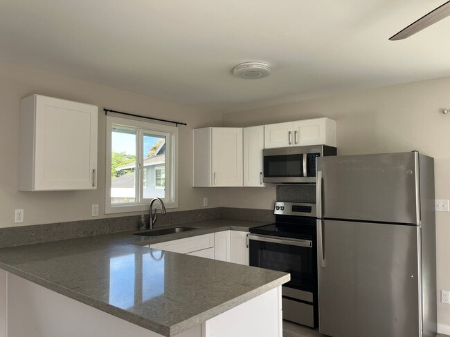 Building Photo - Kaneohe Duplex - Downstairs unit 2 bedrooms, 1.5 bath with 2 parking stalls - Avail now!