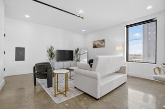 Building Photo - 116 W 3rd St