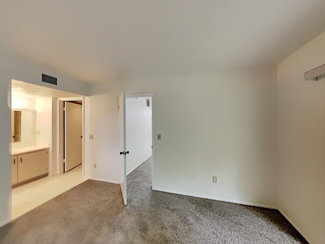 Building Photo - 3266 SE Aster Ln