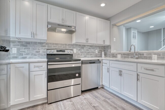 Building Photo - Woodward St