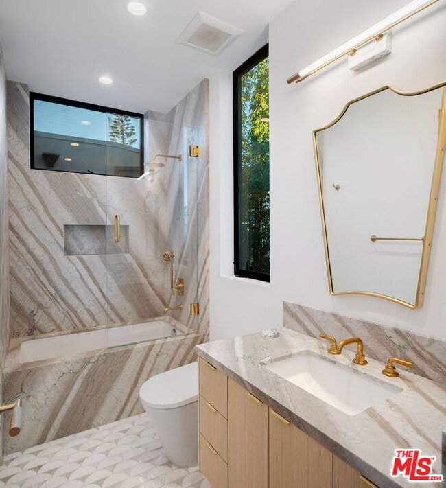 Building Photo - 738 Palms Blvd