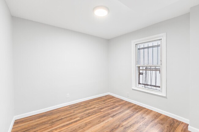 Building Photo - 72 McAdoo Ave