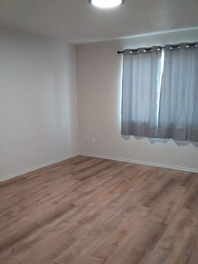 Building Photo - roy2016