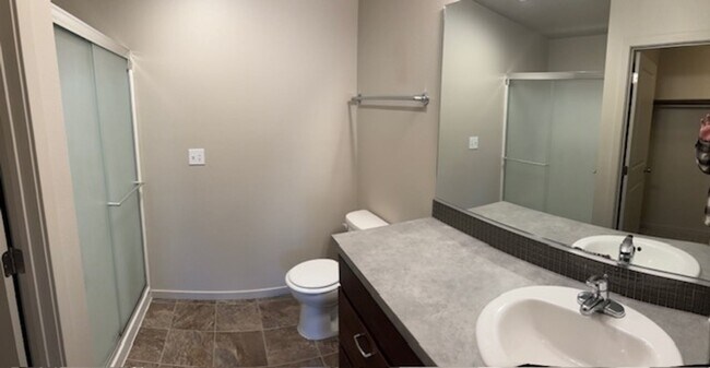 Building Photo - 1183