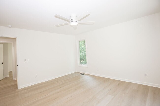 Building Photo - Coming up in September!!!!!Lakefront oasis...
