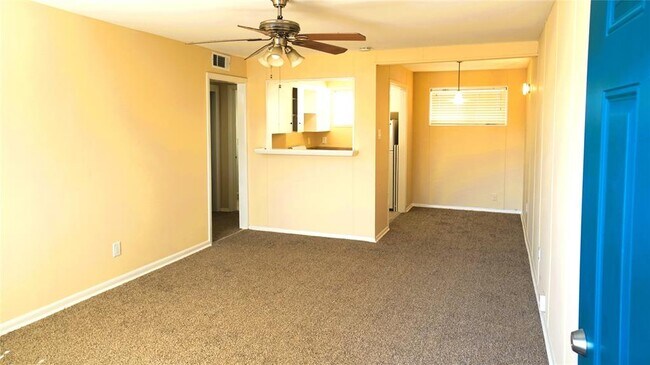 Building Photo - 2414 Mimosa Dr