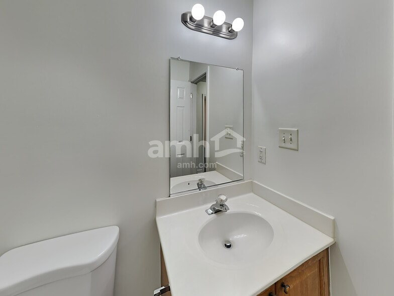 Building Photo - 4763 Asherton Pl NW
