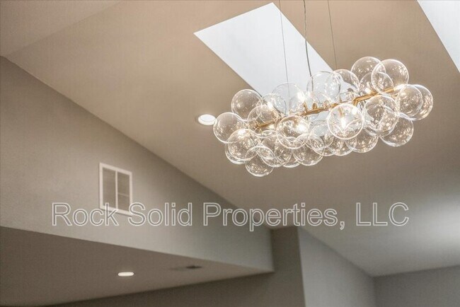 Building Photo - 753 Latigo Loop