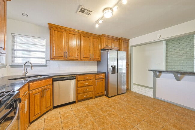 Building Photo - 3116 NW 63rd St