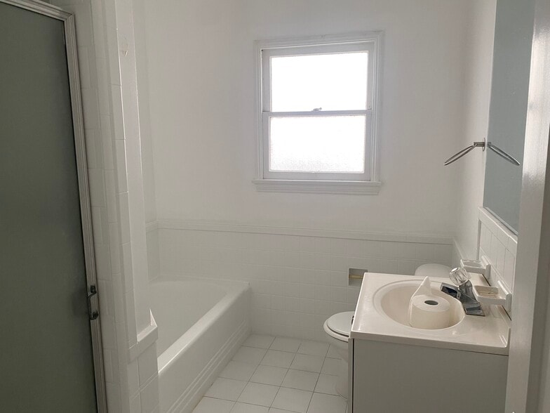 bathroom - 1206 Beverly Green Dr