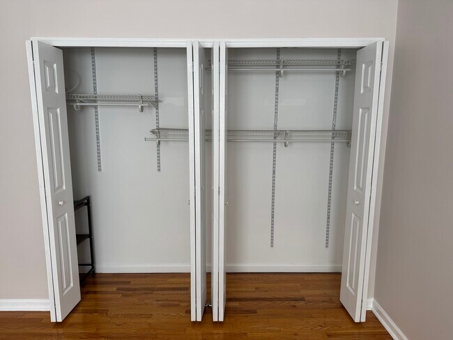 Nice Closet - 4412D Falls Bridge Dr