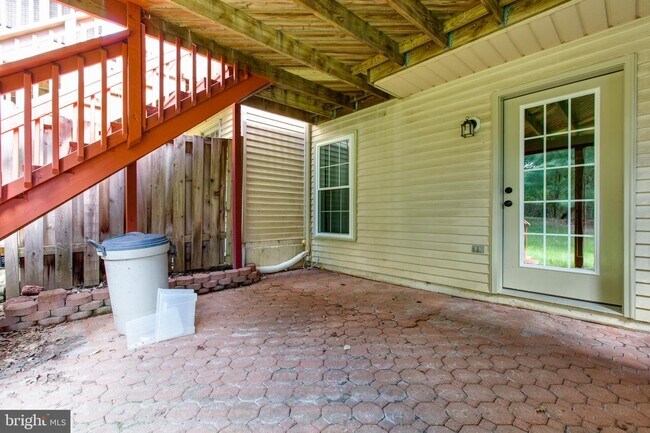 Building Photo - 6213 Stratford Ct