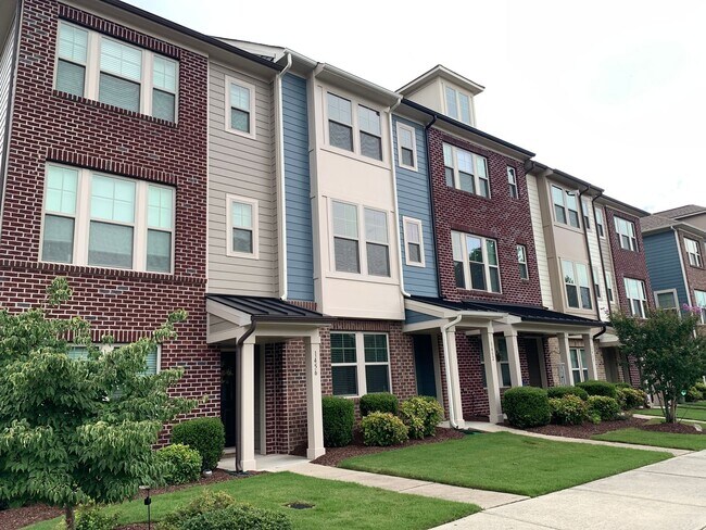 Building Photo - PRIME LOCATION, 3 Bedrooms Suites Apex TH Near HWY, Schools, Shops and Community Amenities!