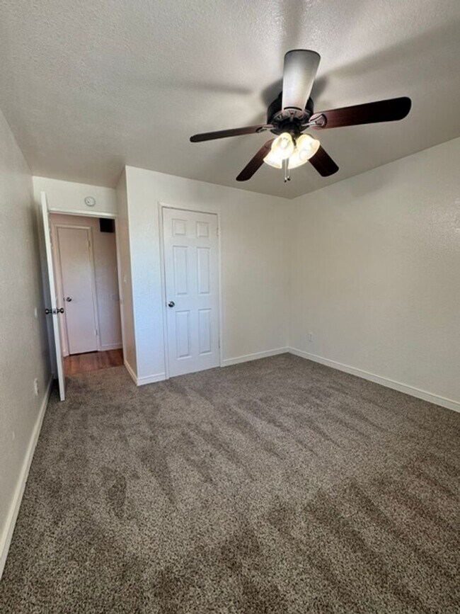 Building Photo - Beautiful 4 Bedroom 2 Bathroom Home with Solar!