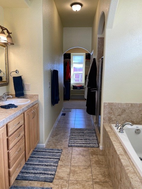 Building Photo - 5 Bedroom - Vista Montana