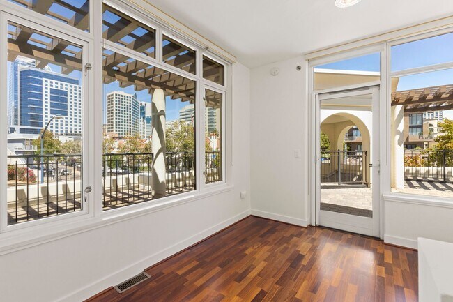 Building Photo - Stunning Marina District 2 Bedroom + a Lof...