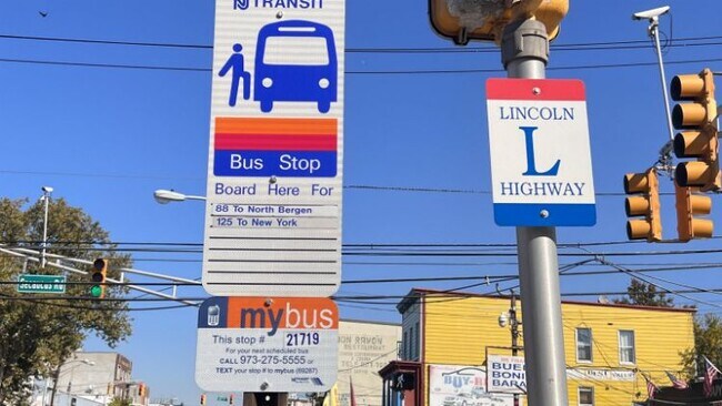 Building Photo - 1209 Summit Ave