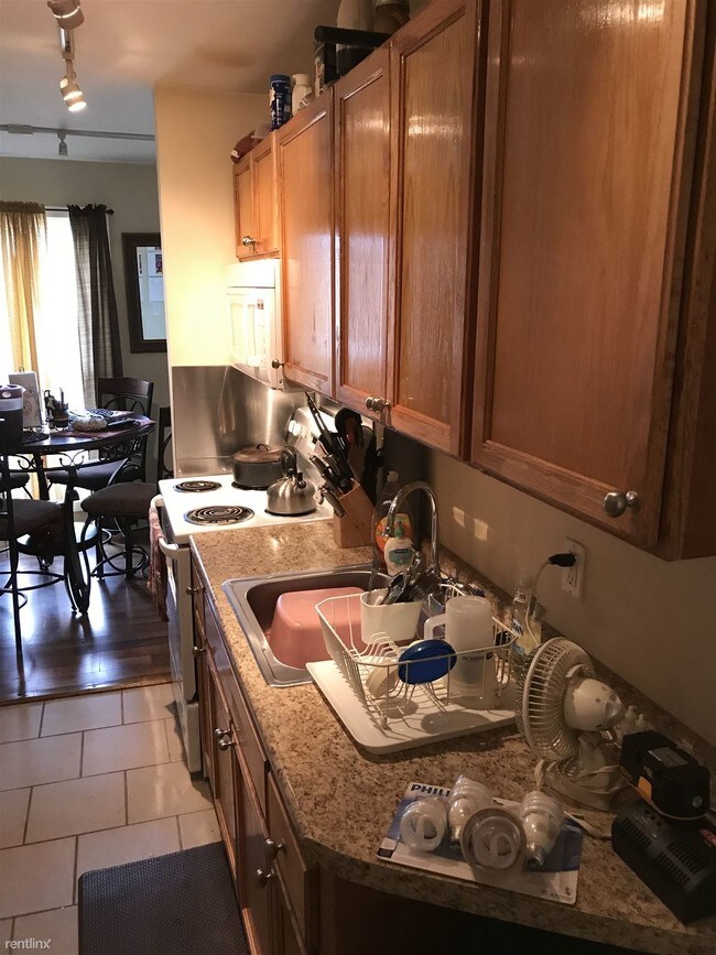 Building Photo - 2 br, 1 bath Duplex - 10118 Camshire Ct