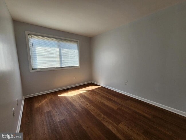 Building Photo - 8108 Salt Lake Dr