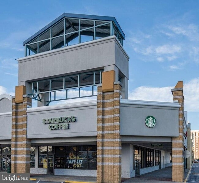 Building Photo - 3705 S George Mason Dr