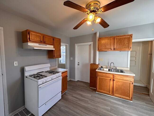 Building Photo - Fabulous 2 Bedroom Home For Rent