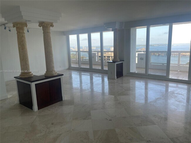 Building Photo - 1717 N Bayshore Dr