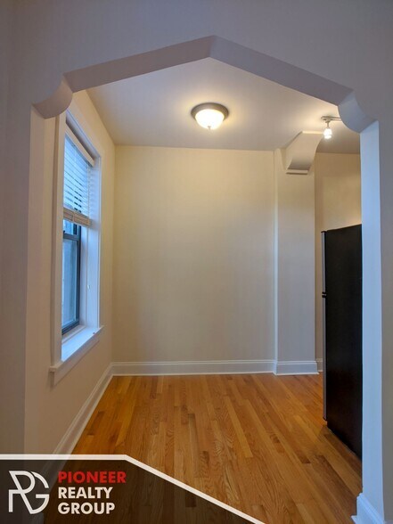Building Photo - 612 W Patterson Ave